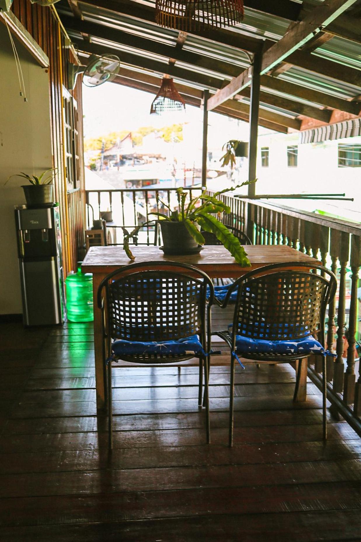 Watermellow Hostel Тау Экстерьер фото