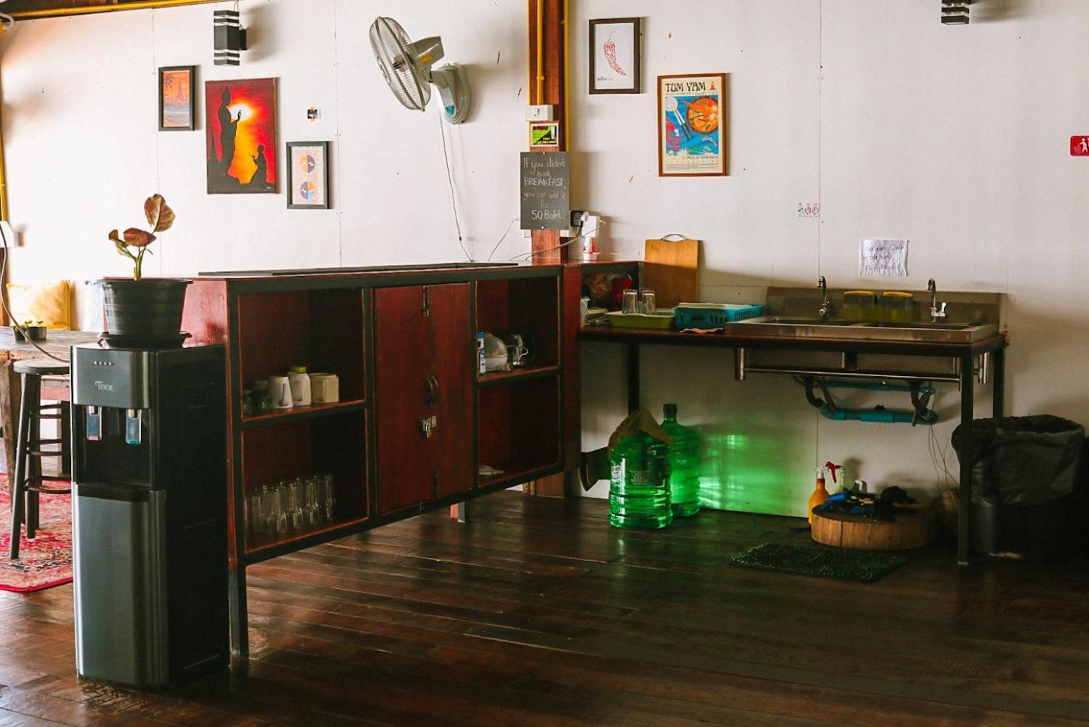 Watermellow Hostel Тау Экстерьер фото